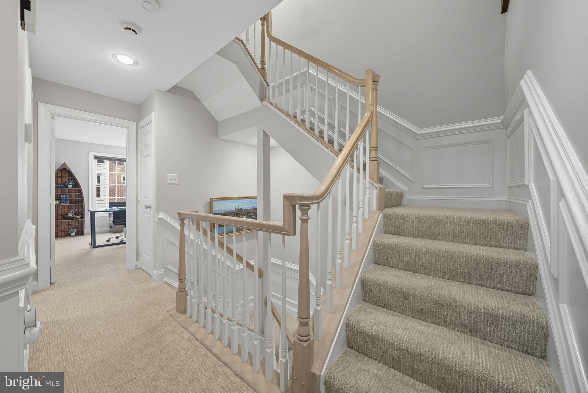 1044 N STAFFORD STREET