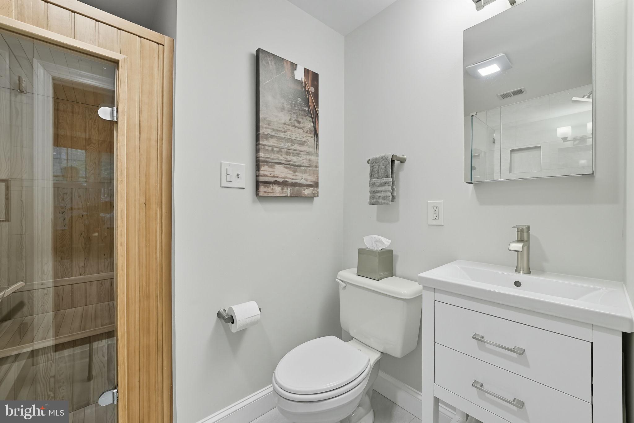 1044 N STAFFORD STREET