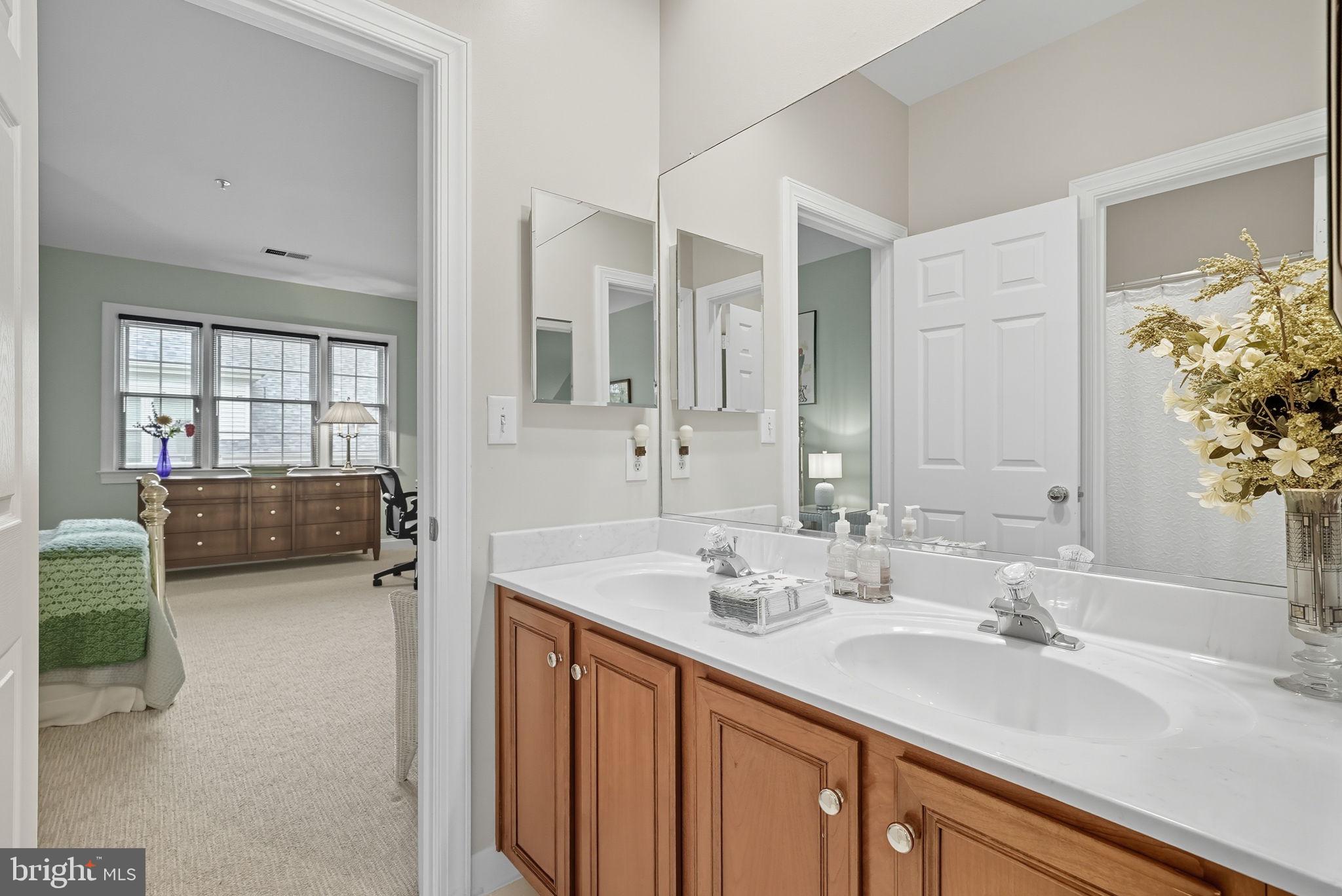 1044 N STAFFORD STREET