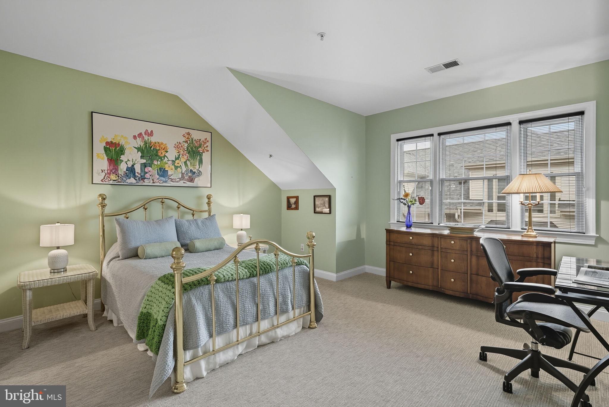 1044 N STAFFORD STREET