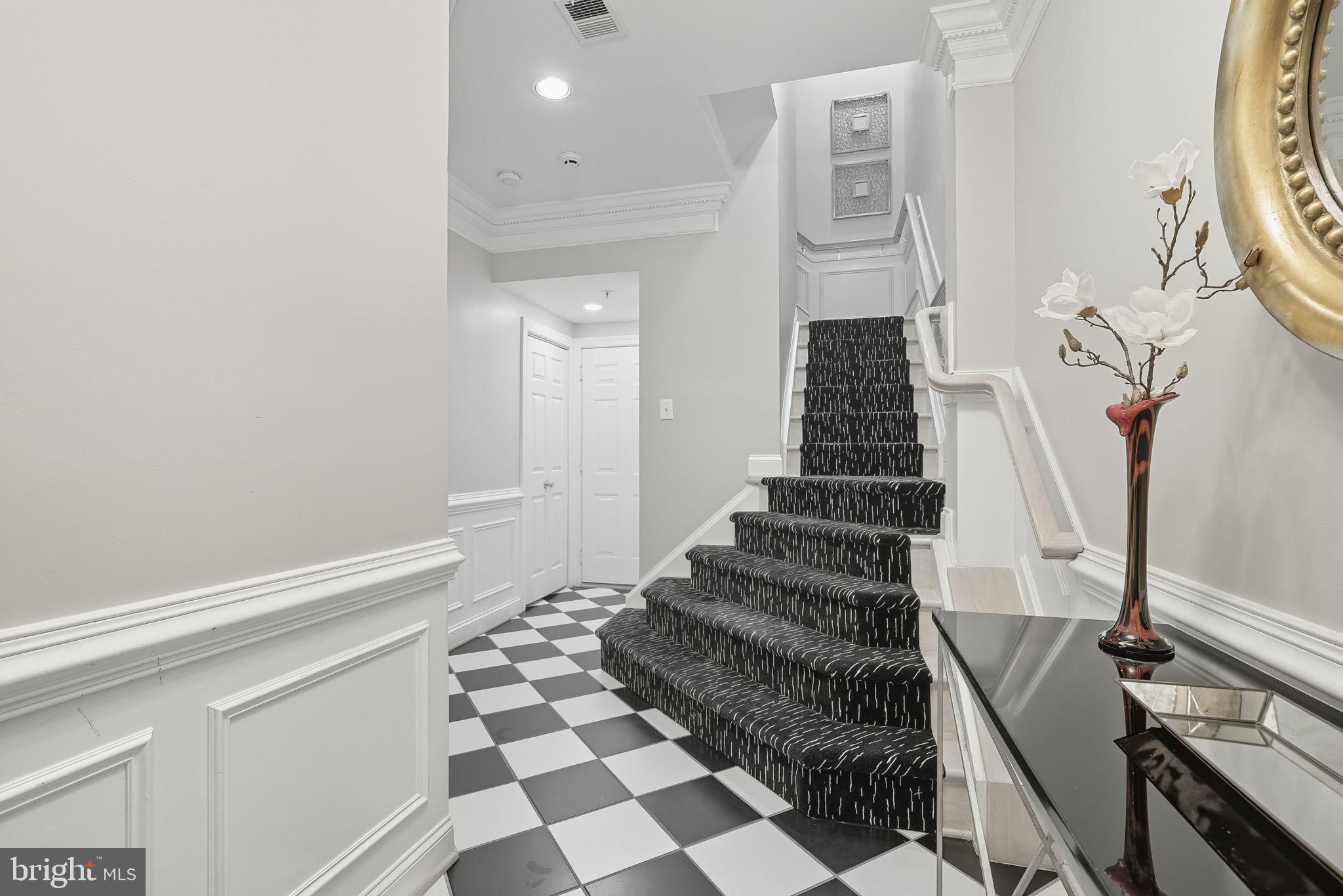 1044 N STAFFORD STREET