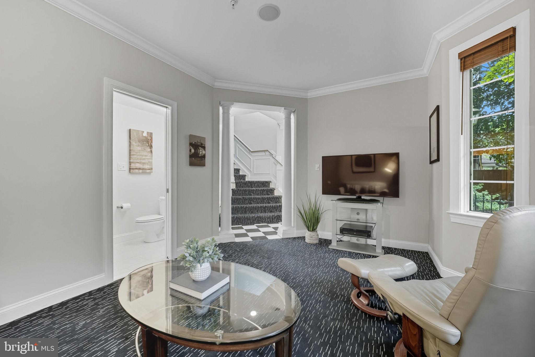 1044 N STAFFORD STREET