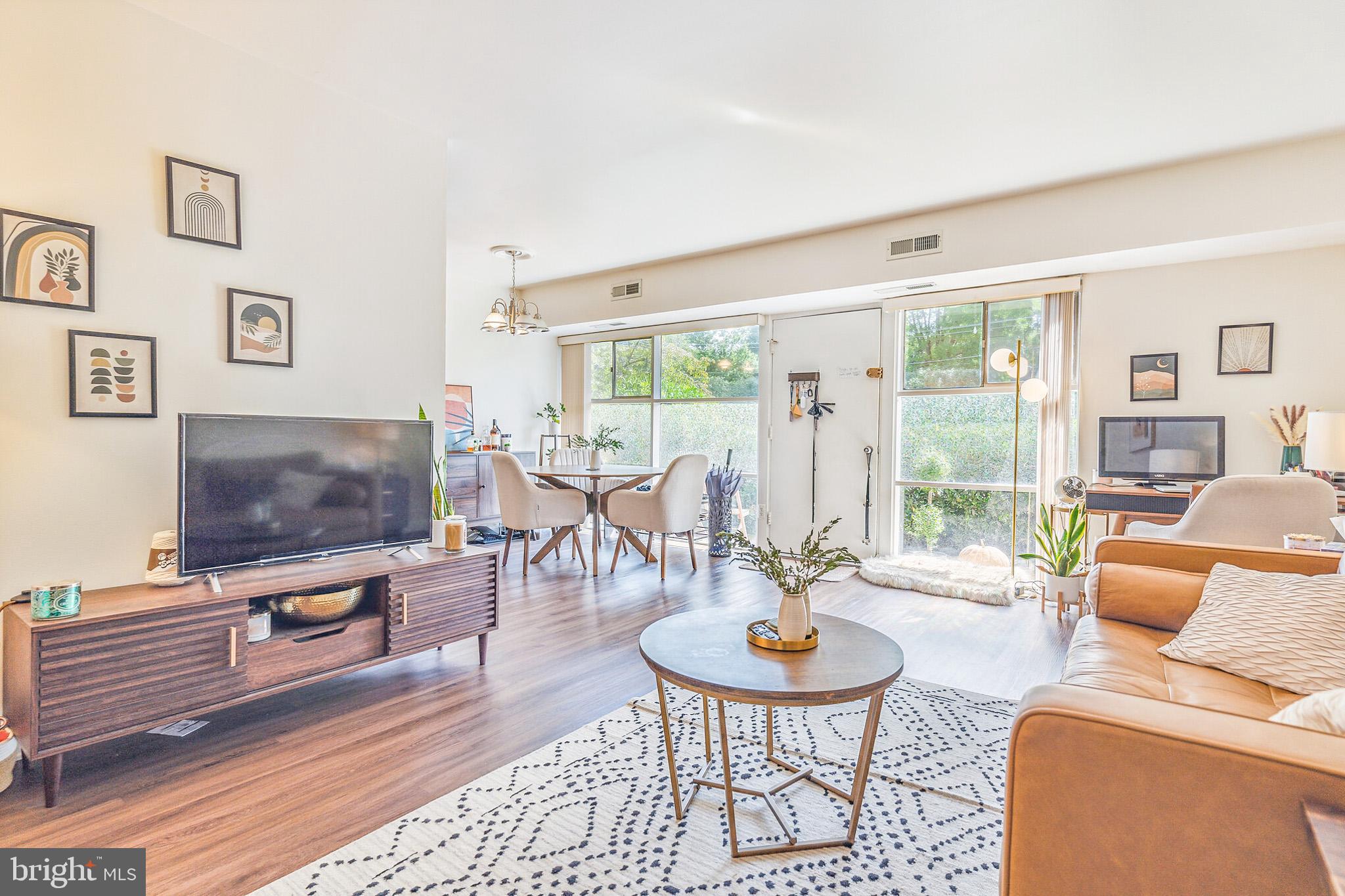 4965 Americana DRIVE Unit: 104