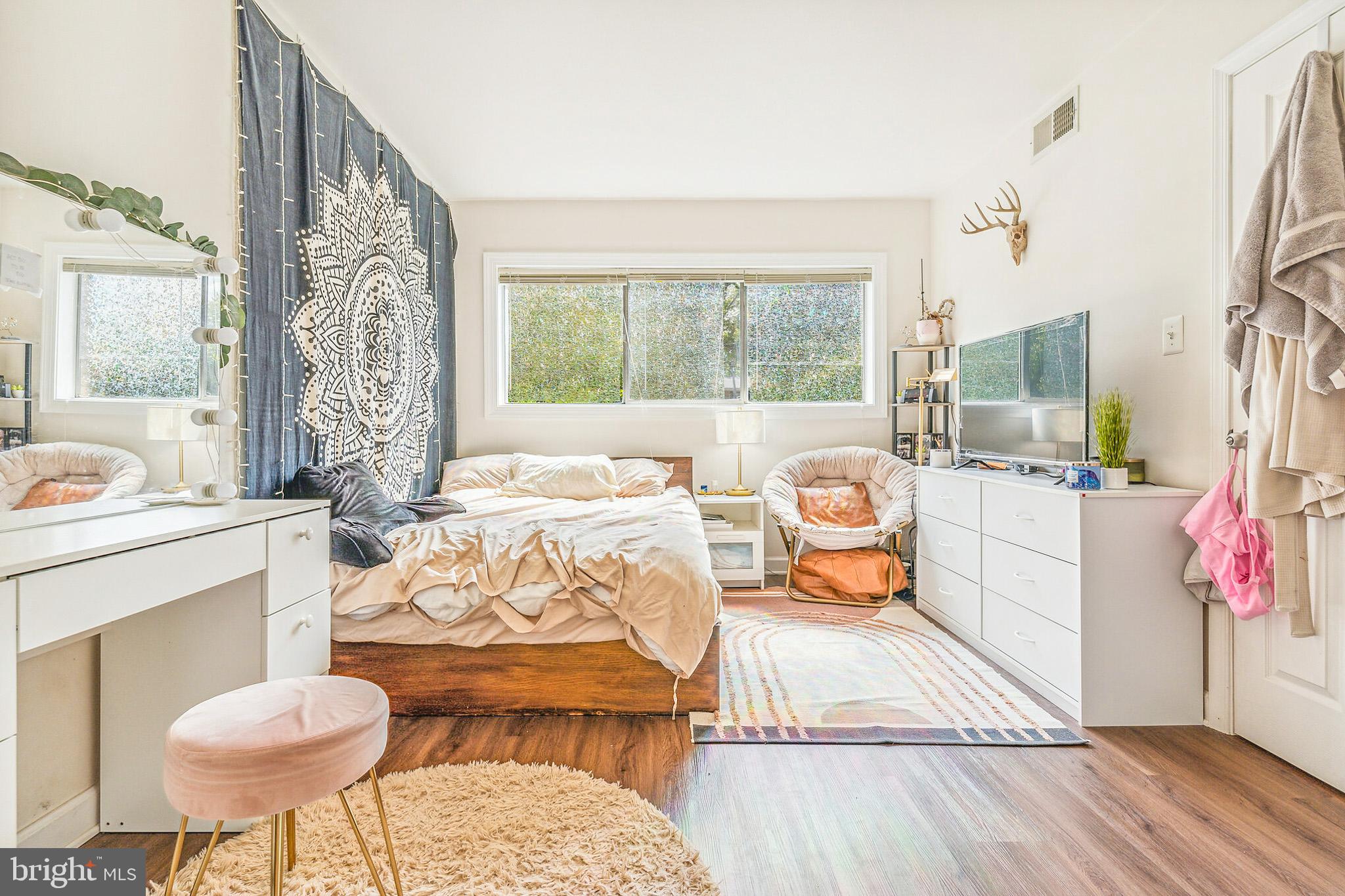4965 Americana DRIVE Unit: 104