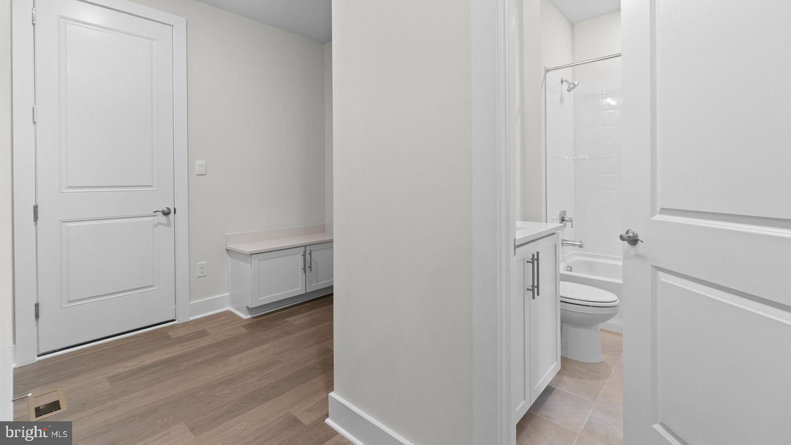 8281 COLLING MANOR COURT