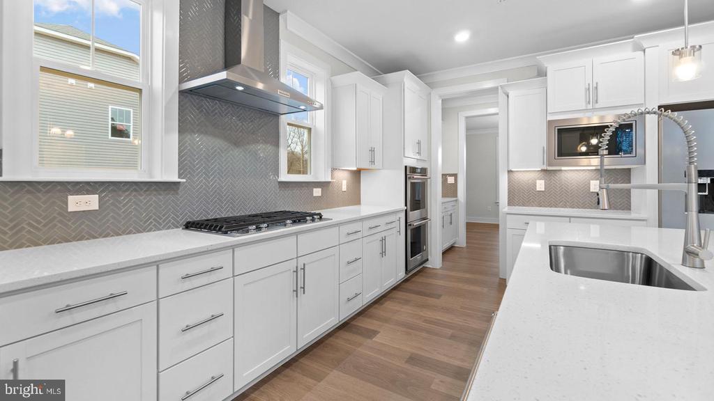 8281 COLLING MANOR COURT