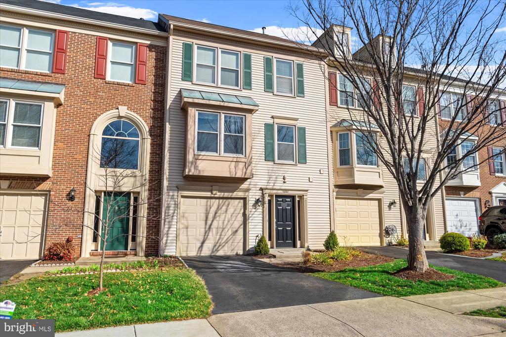 5332 BUXTON COURT