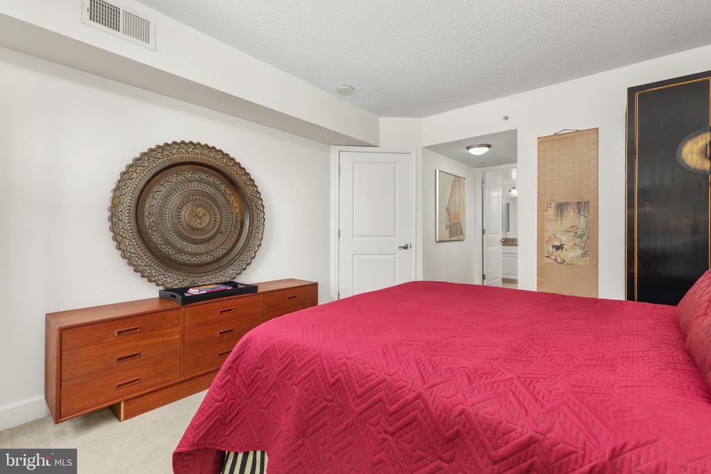 11800 SUNSET HILLS ROAD Unit: 815
