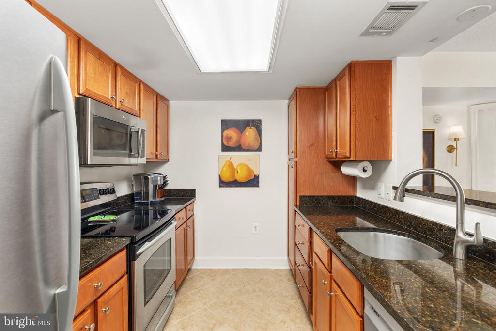 11800 SUNSET HILLS ROAD Unit: 815
