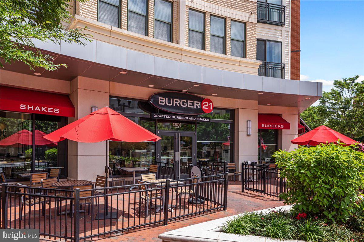 21631 Kings Crossing Ter