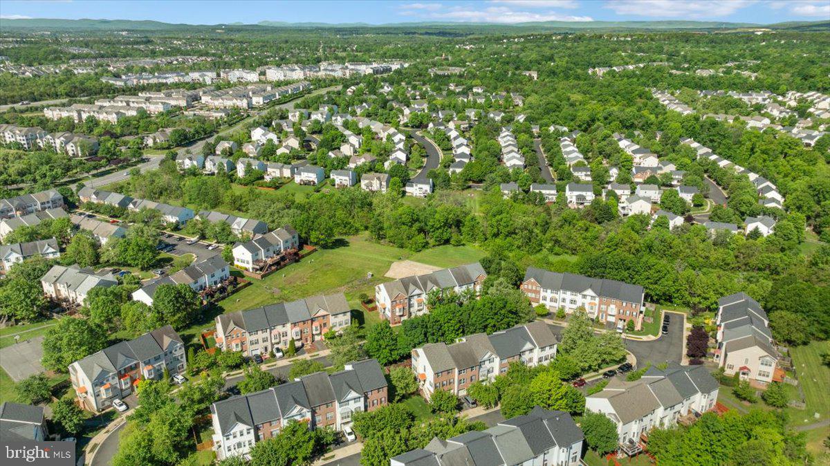 21631 Kings Crossing Ter