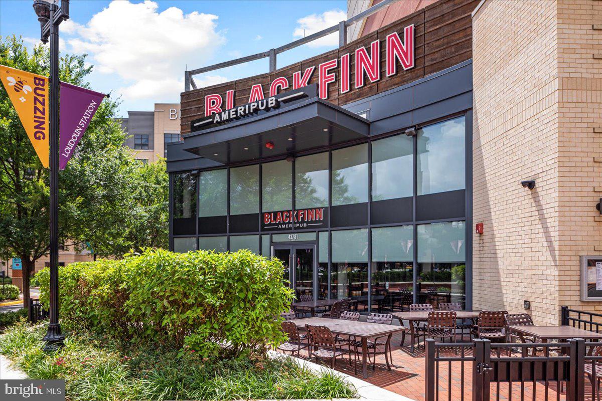 21631 Kings Crossing Ter