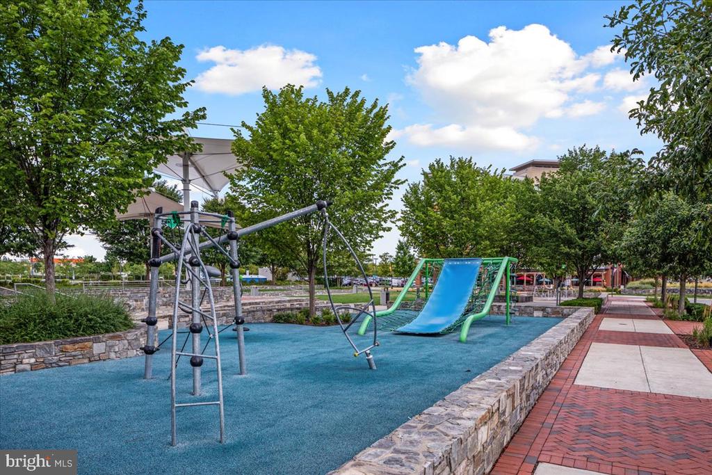 21631 Kings Crossing Ter