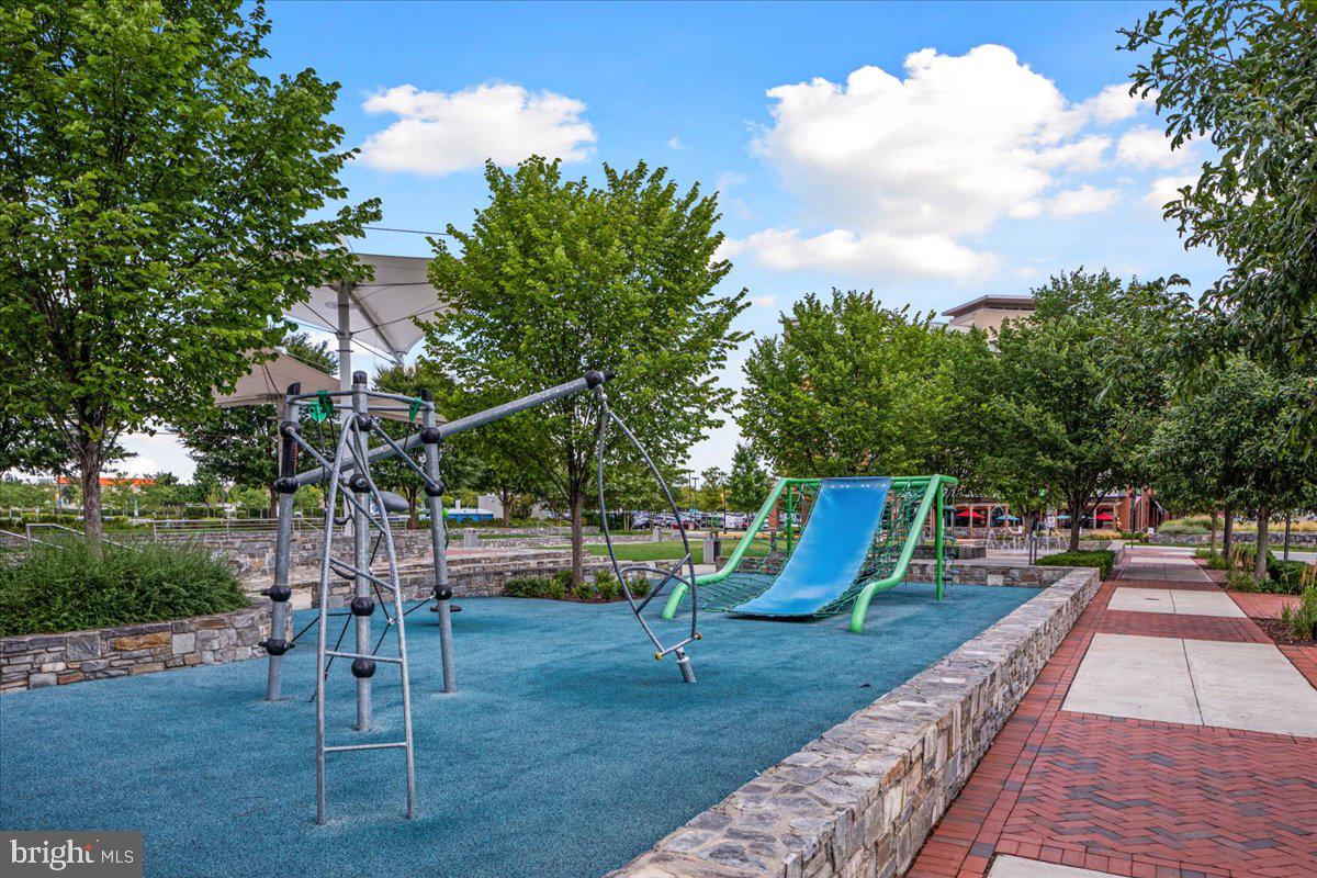 21631 Kings Crossing Ter