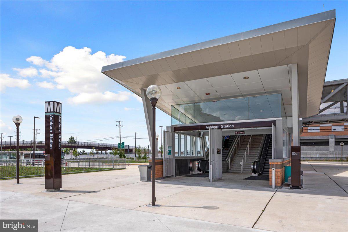 21631 Kings Crossing Ter