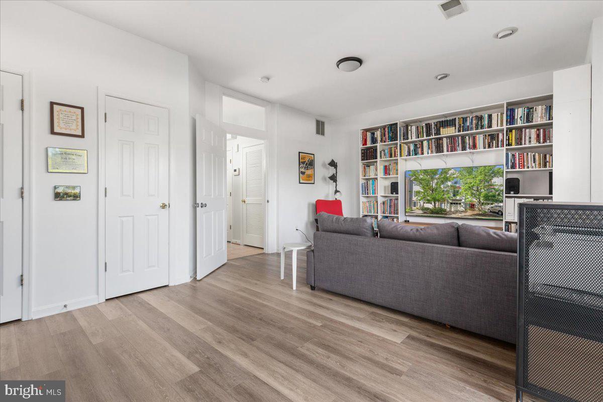 21631 Kings Crossing Ter