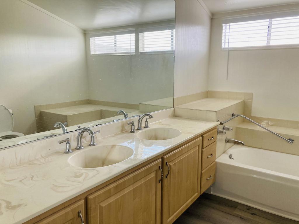 15687 Palm Drive Unit: 72