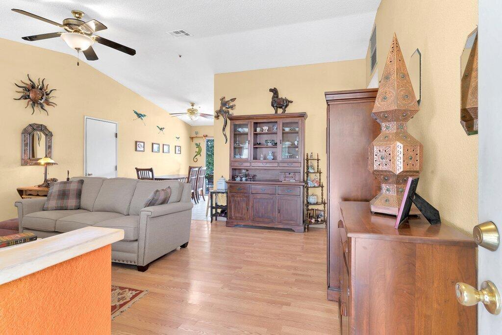 9730 Vista Del Valle