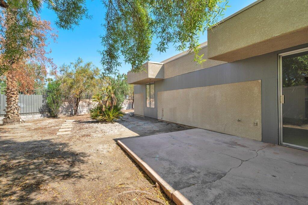 1426 Sunflower Circle N