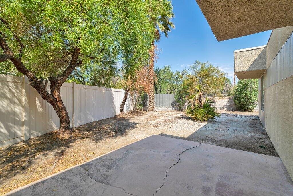 1426 Sunflower Circle N