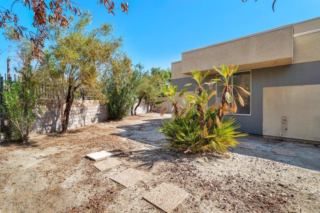 1426 Sunflower Circle N