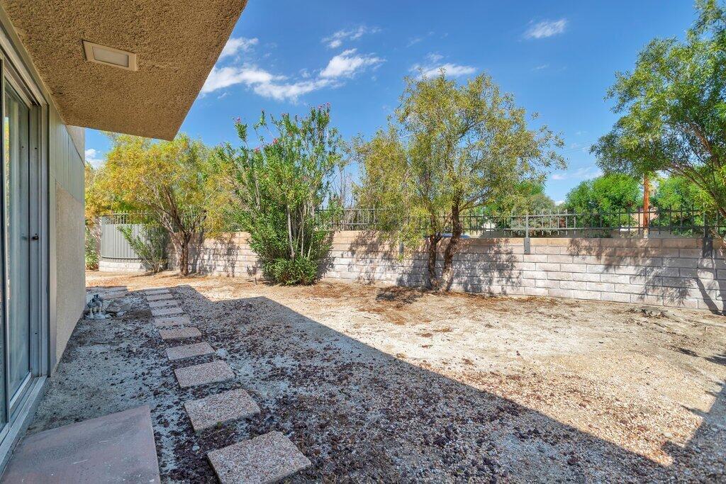 1426 Sunflower Circle N