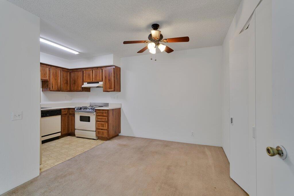 1426 Sunflower Circle N