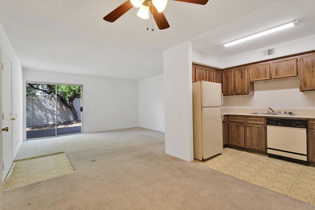 1426 Sunflower Circle N