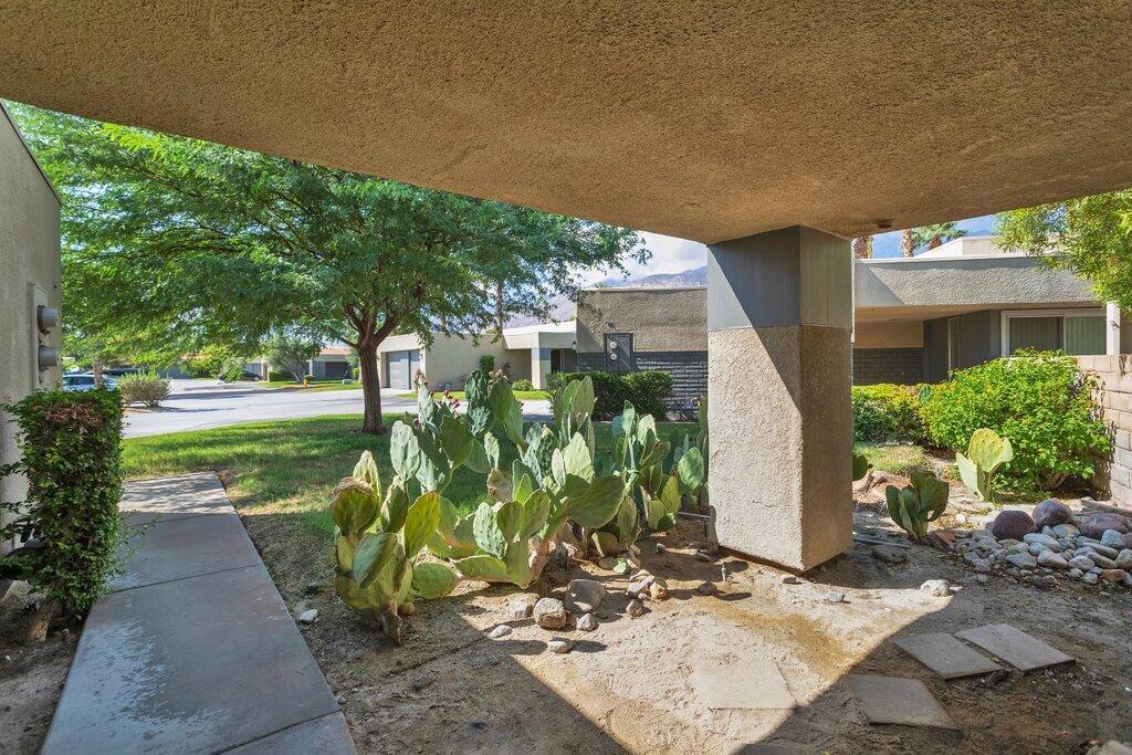 1426 Sunflower Circle N