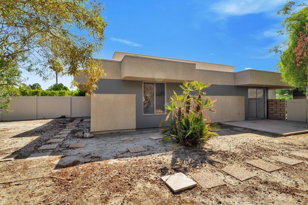 1426 Sunflower Circle N