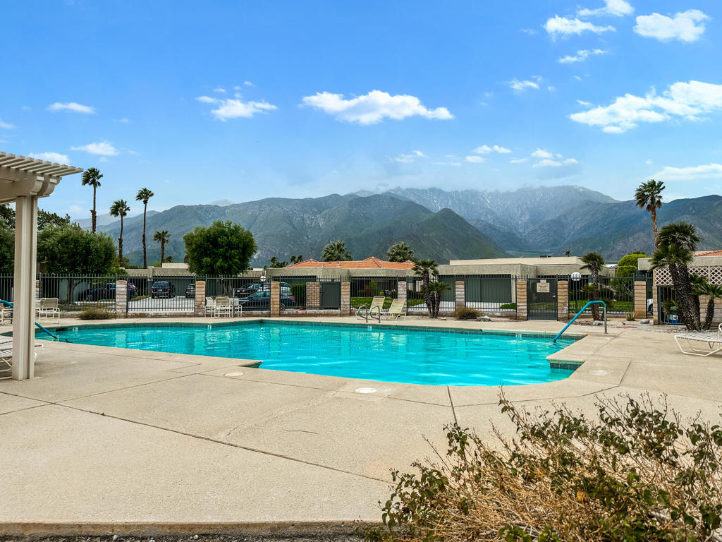 1341 Sunflower Circle S