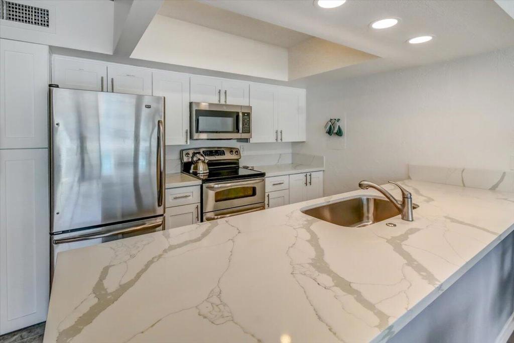 1655 E Palm Canyon Drive Unit: 320