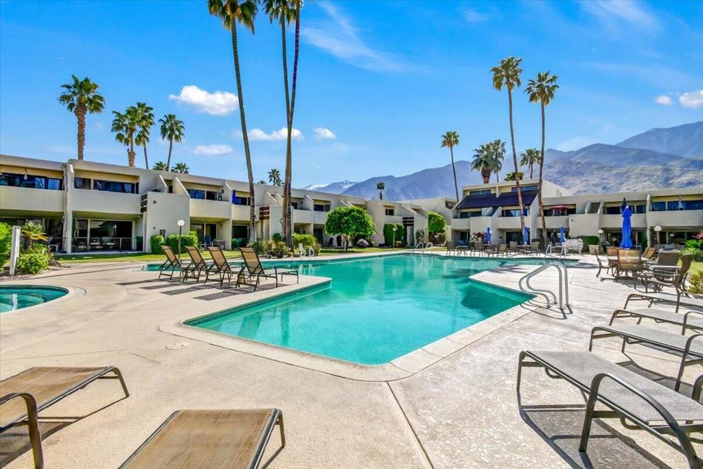 1655 E Palm Canyon Drive Unit: 320