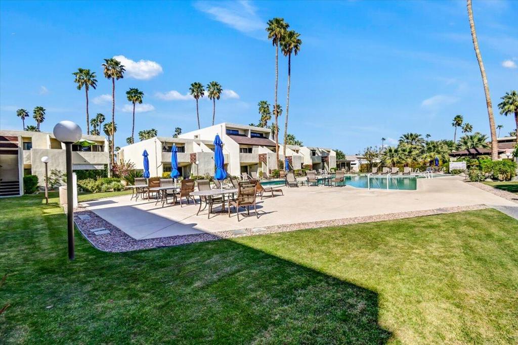 1655 E Palm Canyon Drive Unit: 320