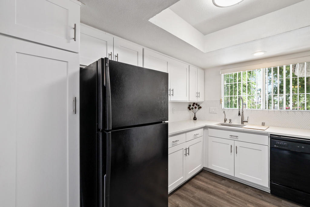 505 S Farrell Drive Unit: B14