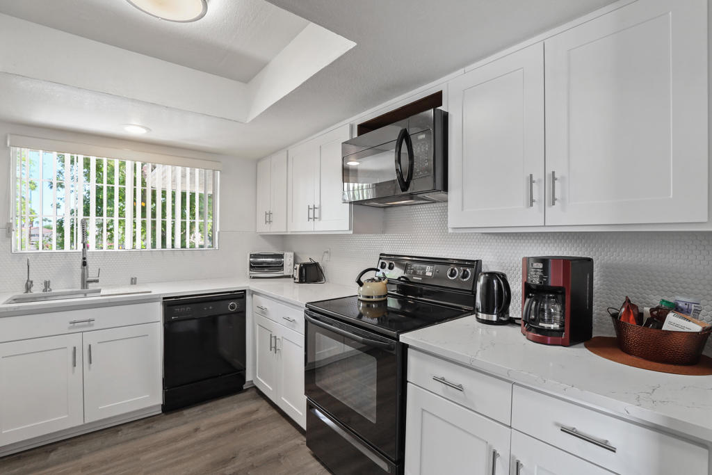 505 S Farrell Drive Unit: B14