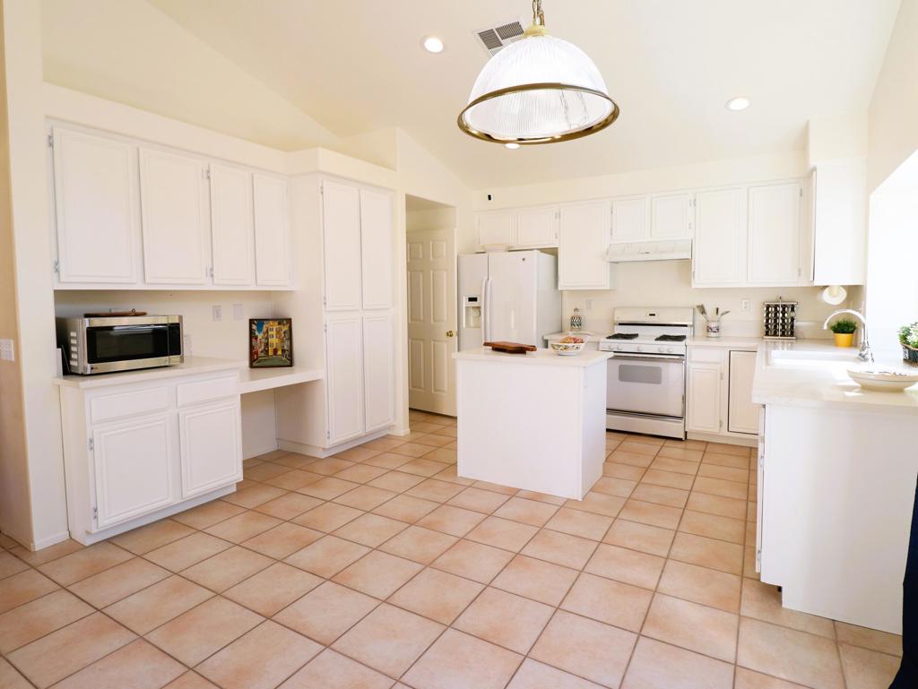 45065 Desert Fox Drive