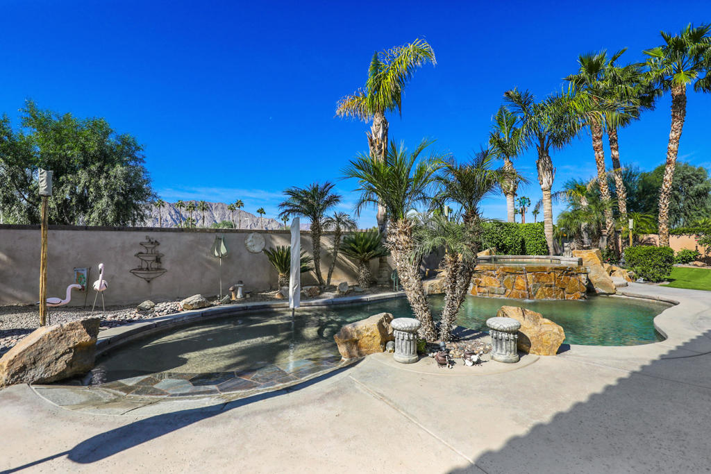 54245 Cananero Circle