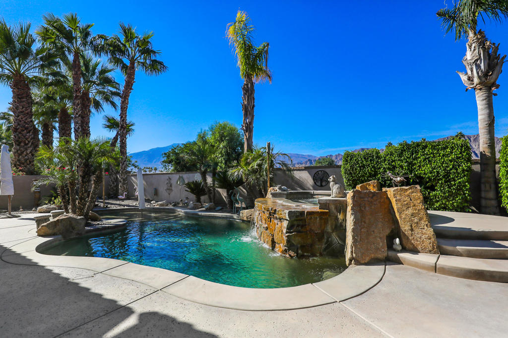 54245 Cananero Circle