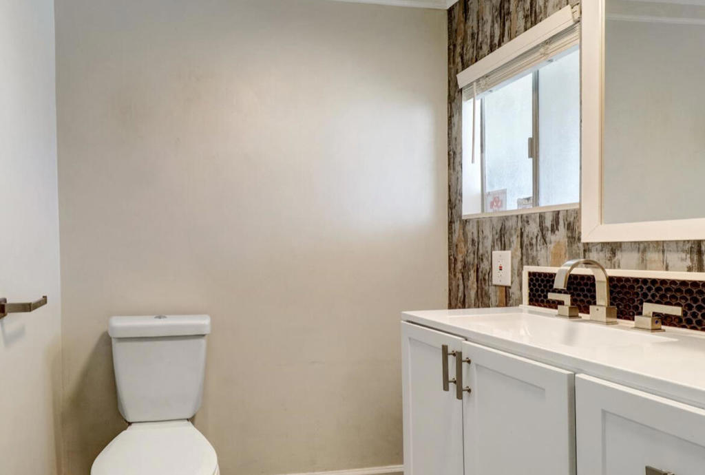 51555 Monroe St. 108