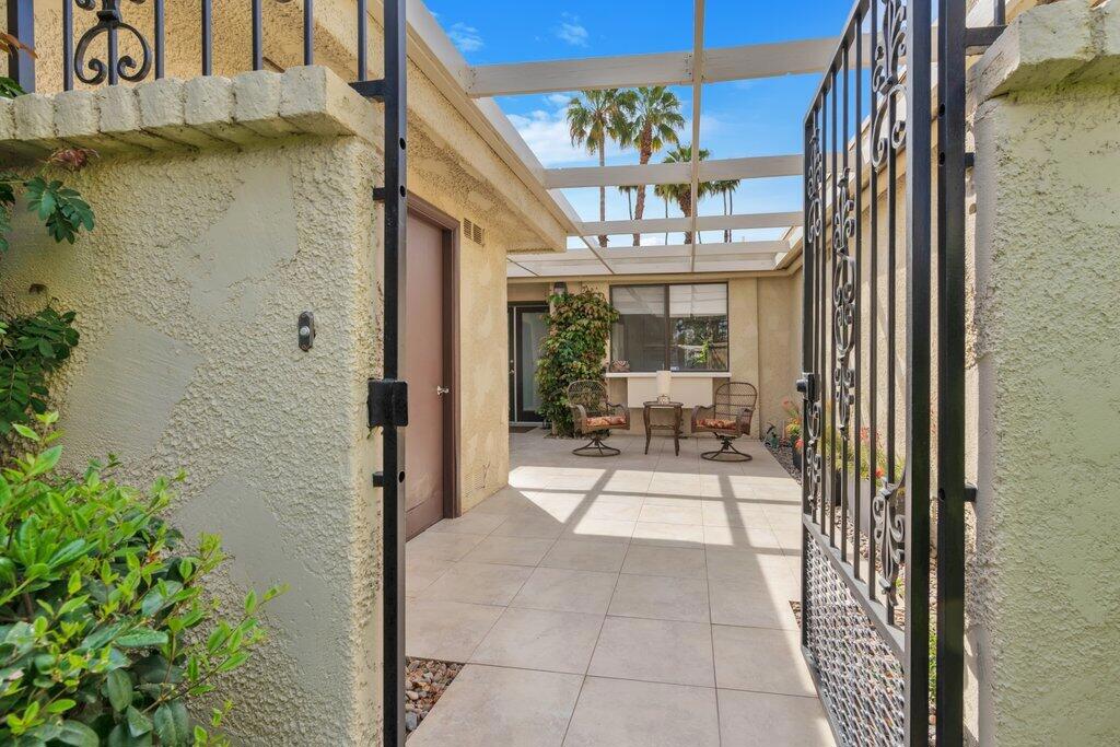 1182 Holly Oak Circle