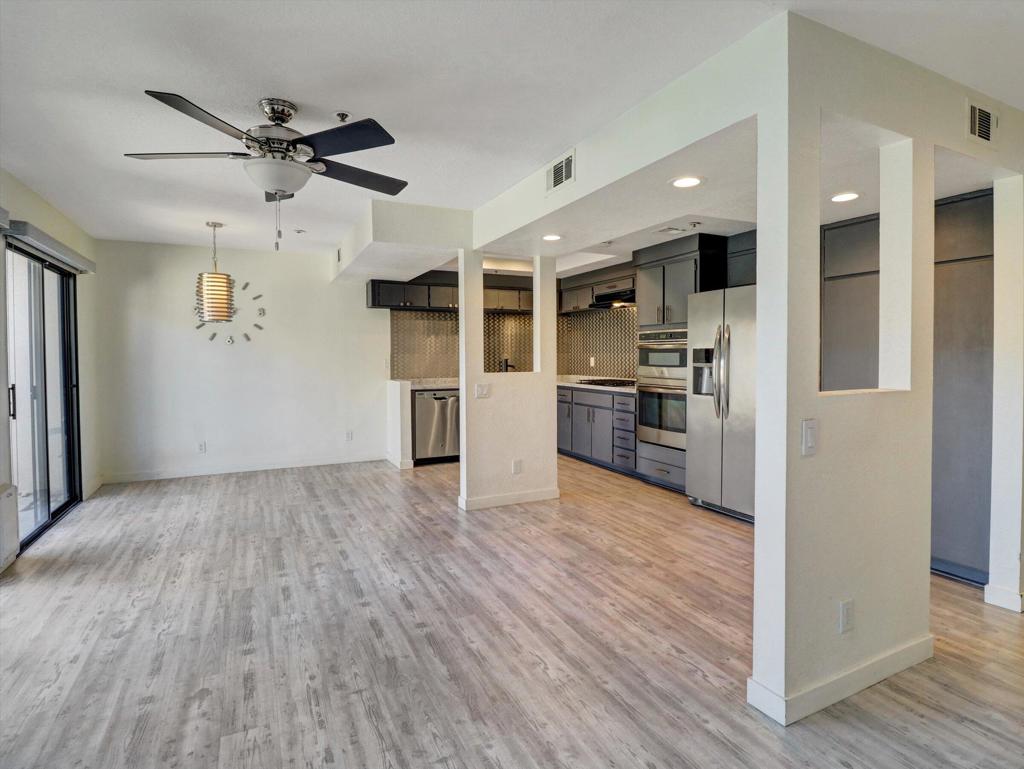 426 Village Square W