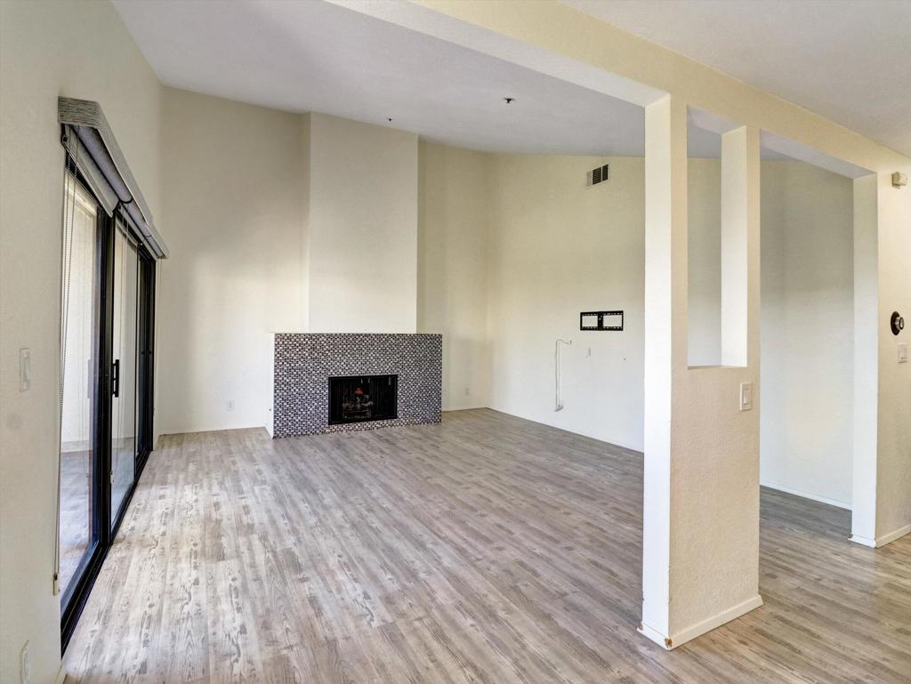 426 Village Square W