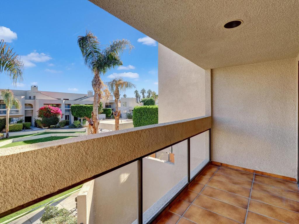 426 Village Square W