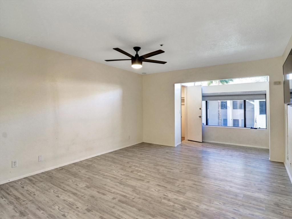 426 Village Square W