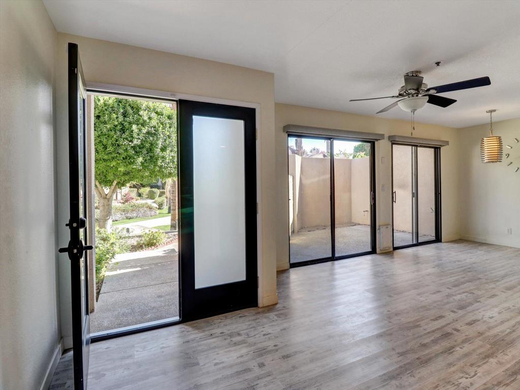 426 Village Square W