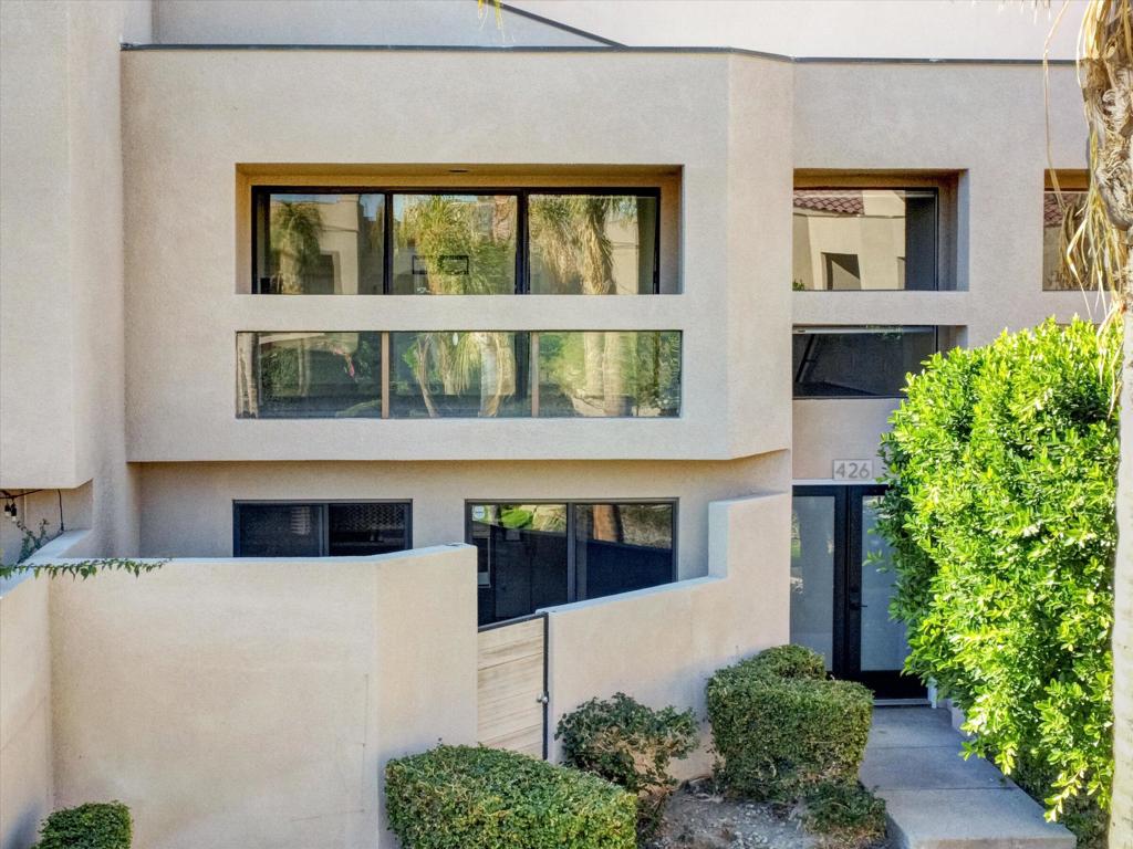 426 Village Square W