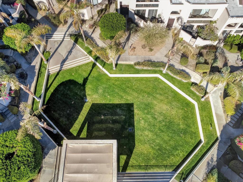 426 Village Square W