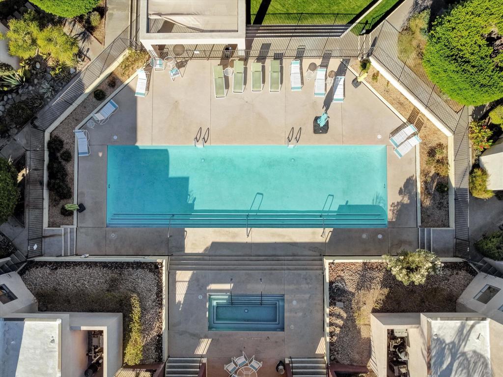 426 Village Square W