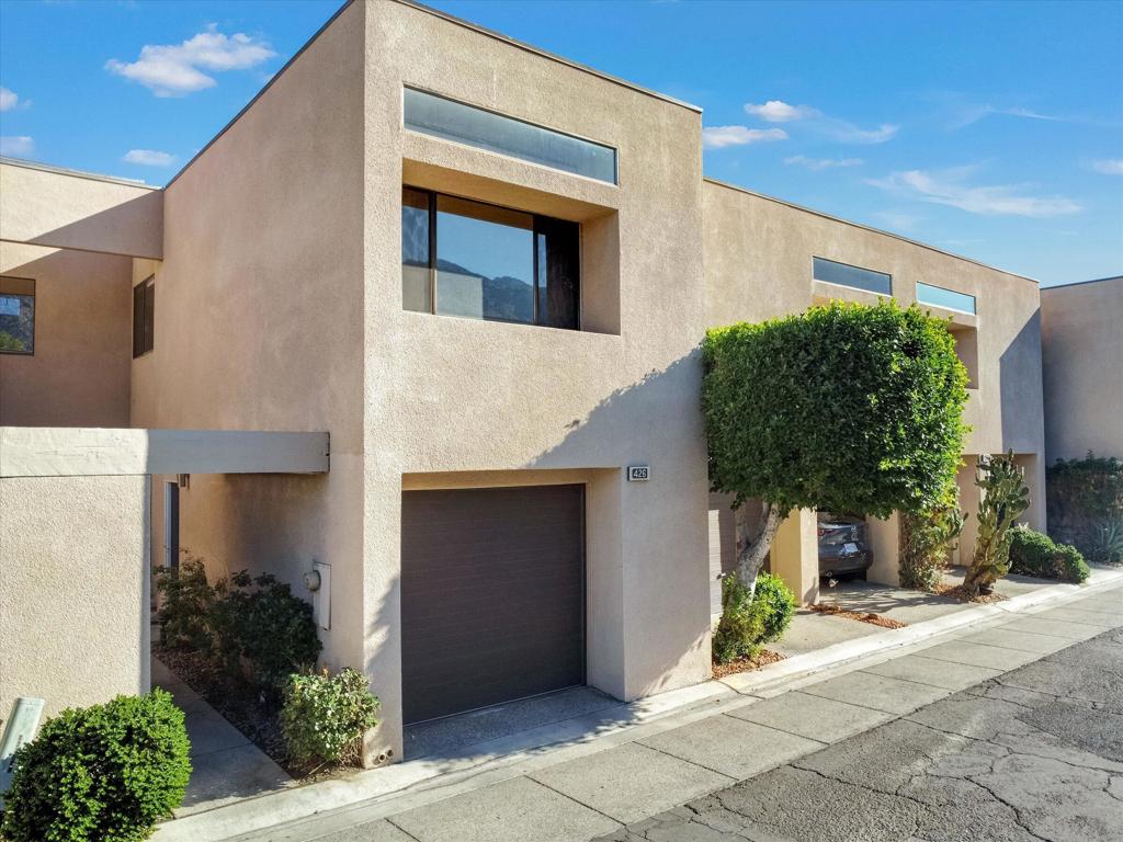 426 Village Square W